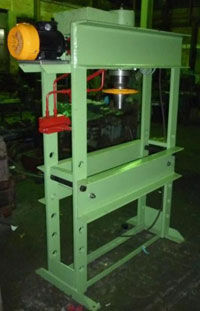 Запчасти к прессу ОКС-1671М (насос Н401Е, гидроаспределитель, манометр, кольца, манжеты) Запчасти к прессу ОКС-1671М (насос Н401Е, гидроаспределитель, манометр, кольца, манжеты)