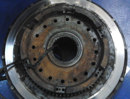 УВ3138 поломка ступицы муфты-тормоз (в разобранном виде) УВ3138 поломка ступицы муфты-тормоз (в разобранном виде)